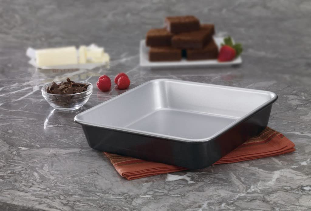 Cuisinart 9-Inch Chef's Classic Nonstick Bakeware Square Cake Pan, Silver - Image 6