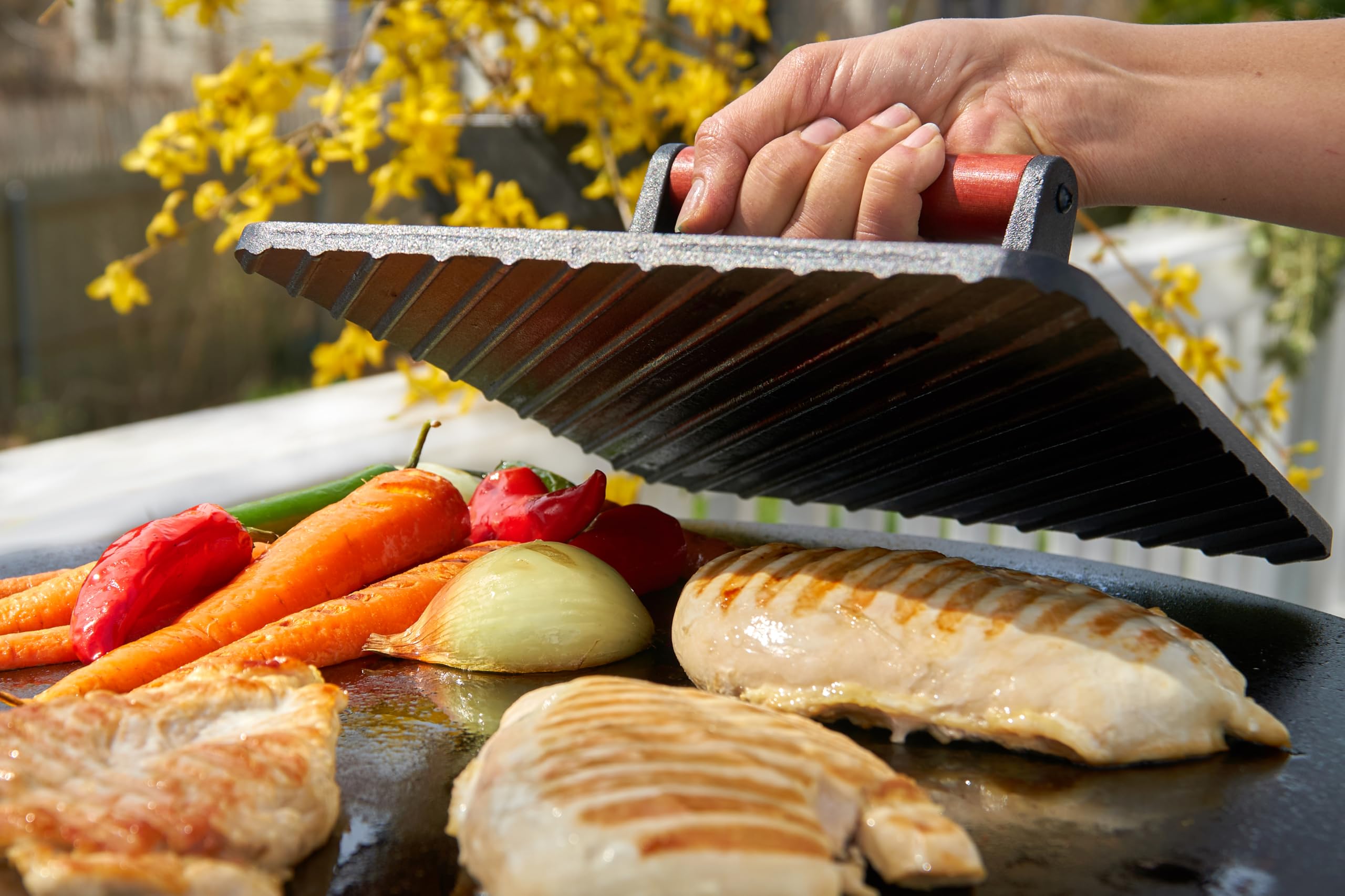 Cuisinart XL Cast Iron Grill Press, 10" x 10" Heavy-Duty Nonstick Smash Burger Steak Press with Wooden Handle, Perfect Grill Accessory Ideal for Grilling, Paninis, and BBQs - Image 6